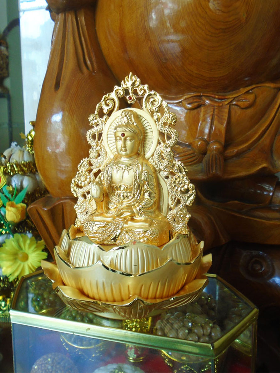 Tượng phật bà quan âm để xe hơi hai mặt tọa đài sen vàng ánh kim QAAK01