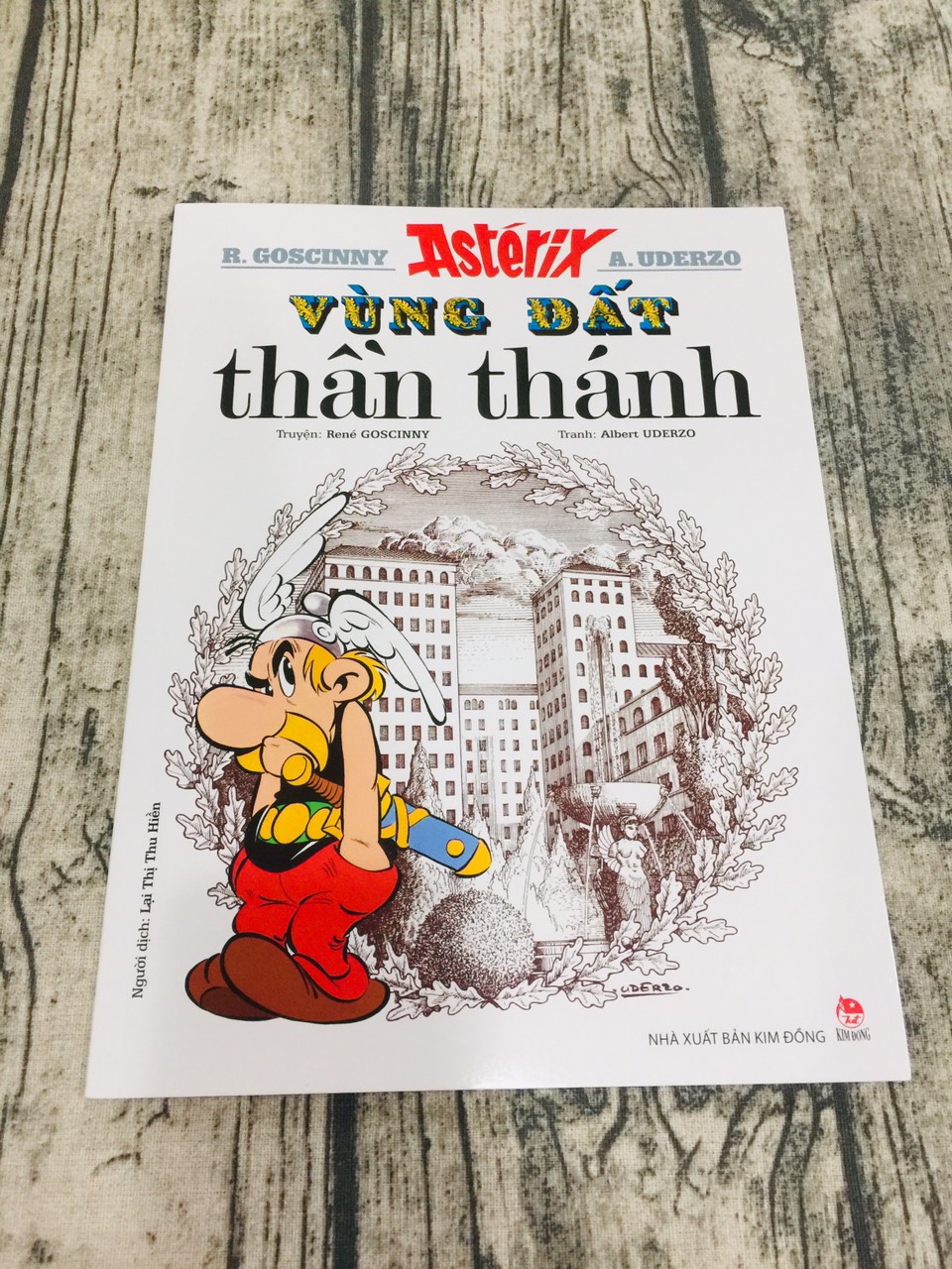 ASTÉRIX - VÙNG ĐẤT THẦN THÁNH