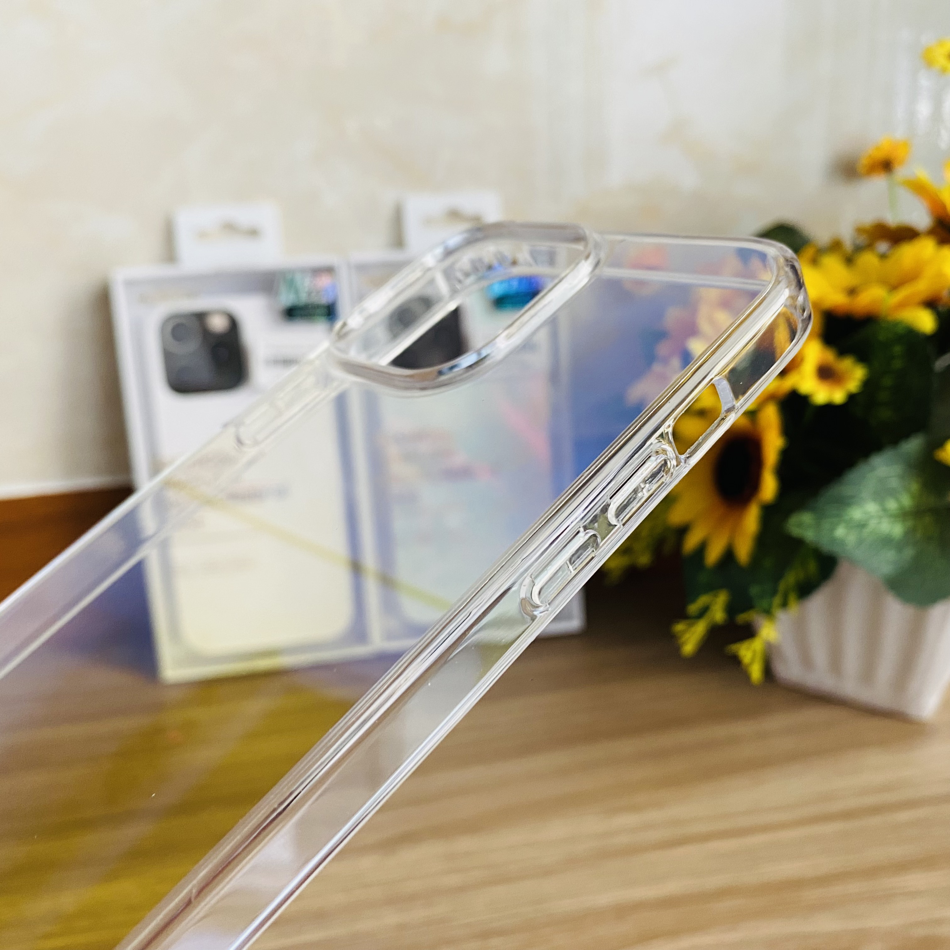 Ốp lưng Mutural trong phản quang dành cho iPhone 13 Pro Max - Hàng chính hãng