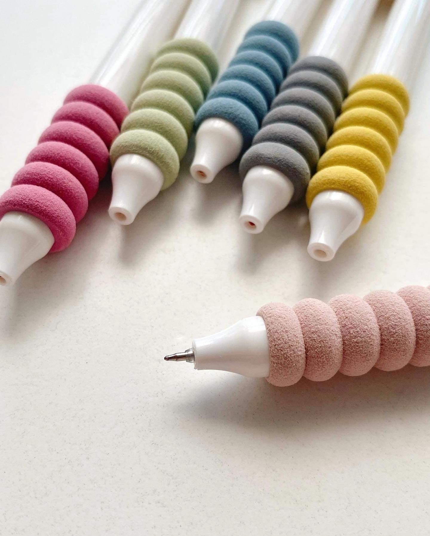 Bút "Gối" Gel Bấm Siêu Êm - Bút Bấm Mực Đen 0.5mm Có Đệm Êm Tay