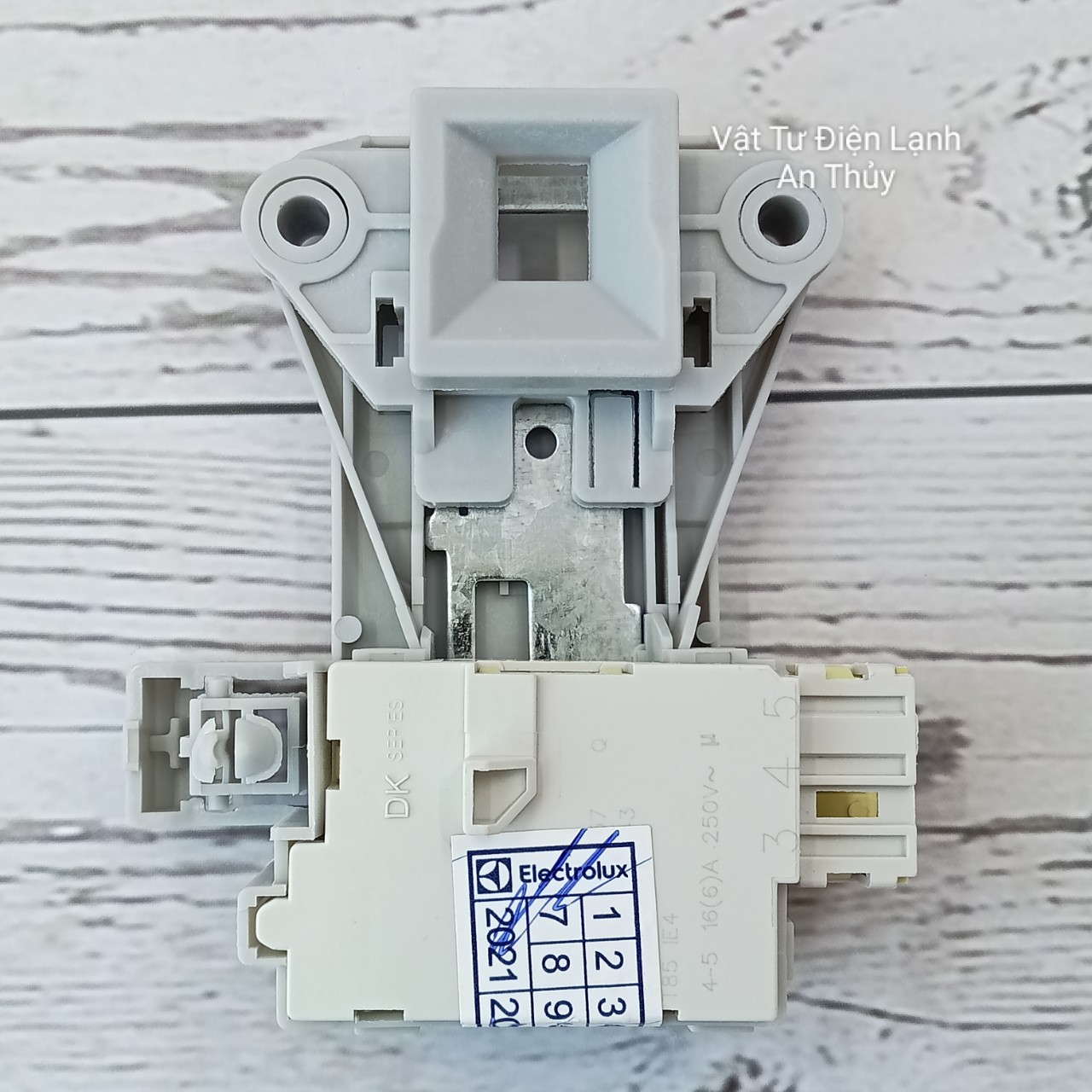 Công tắc khóa cửa máy giặt cho Electrolux 3 chân dẹt 10932, 12942 hàng hãng