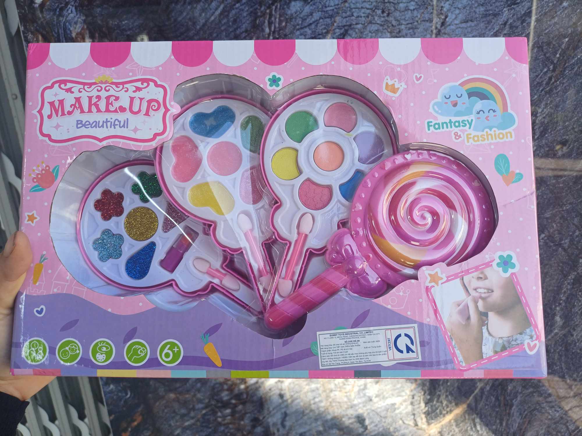 Đồ chơi trang điểm cho bé dễ thương