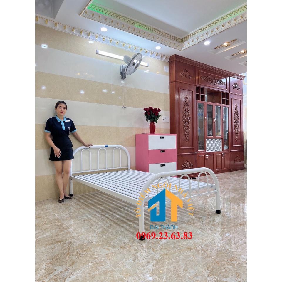 Giường sắt chữ u màu trắng 1mx2m Đại Thành
