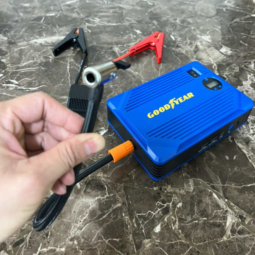 Bộ kích, kiêm bơm lốp và sạc dự phòng dung lượng 10.400mAh dùng cho ô tô - Thương hiệu Mỹ cao cấp Goodyear GY-5282 [BẢO HÀNH CHÍNH HÃNG 12 THÁNG]