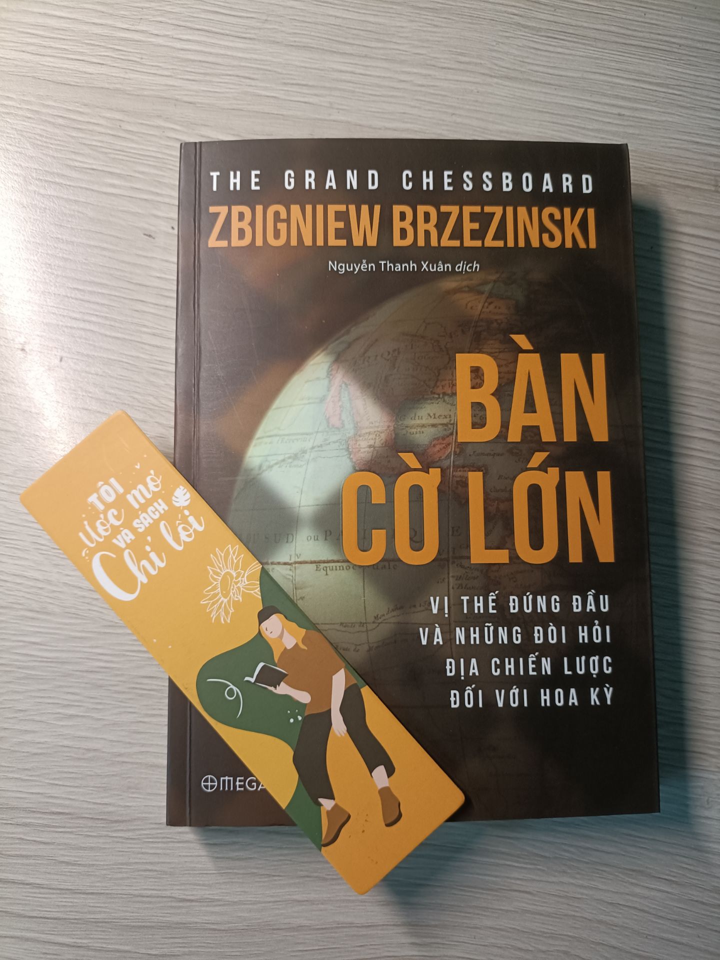 Sách  Bàn Cờ Lớn