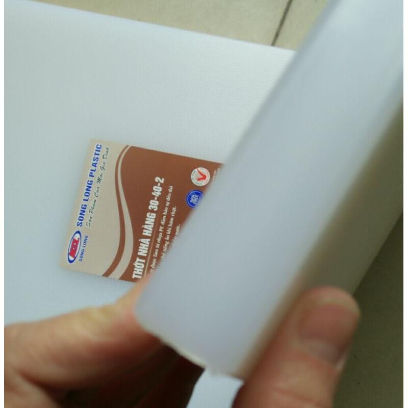 Thớt nhựa màu trắng dành cho nhà hàng quán ăn daỳ 2cm có lỗ treo
