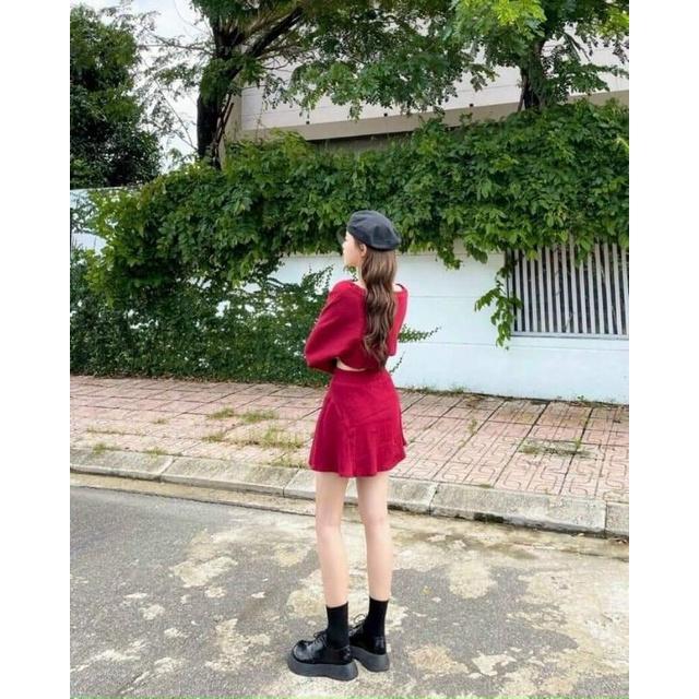 Set áo croptop 2 dây đỏ phối chân váy kèm áo khoác