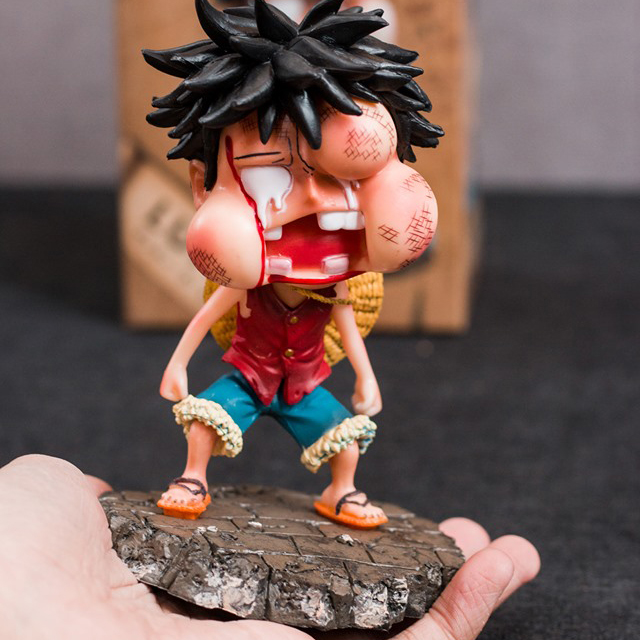 Mô hình Luffy bị đấm