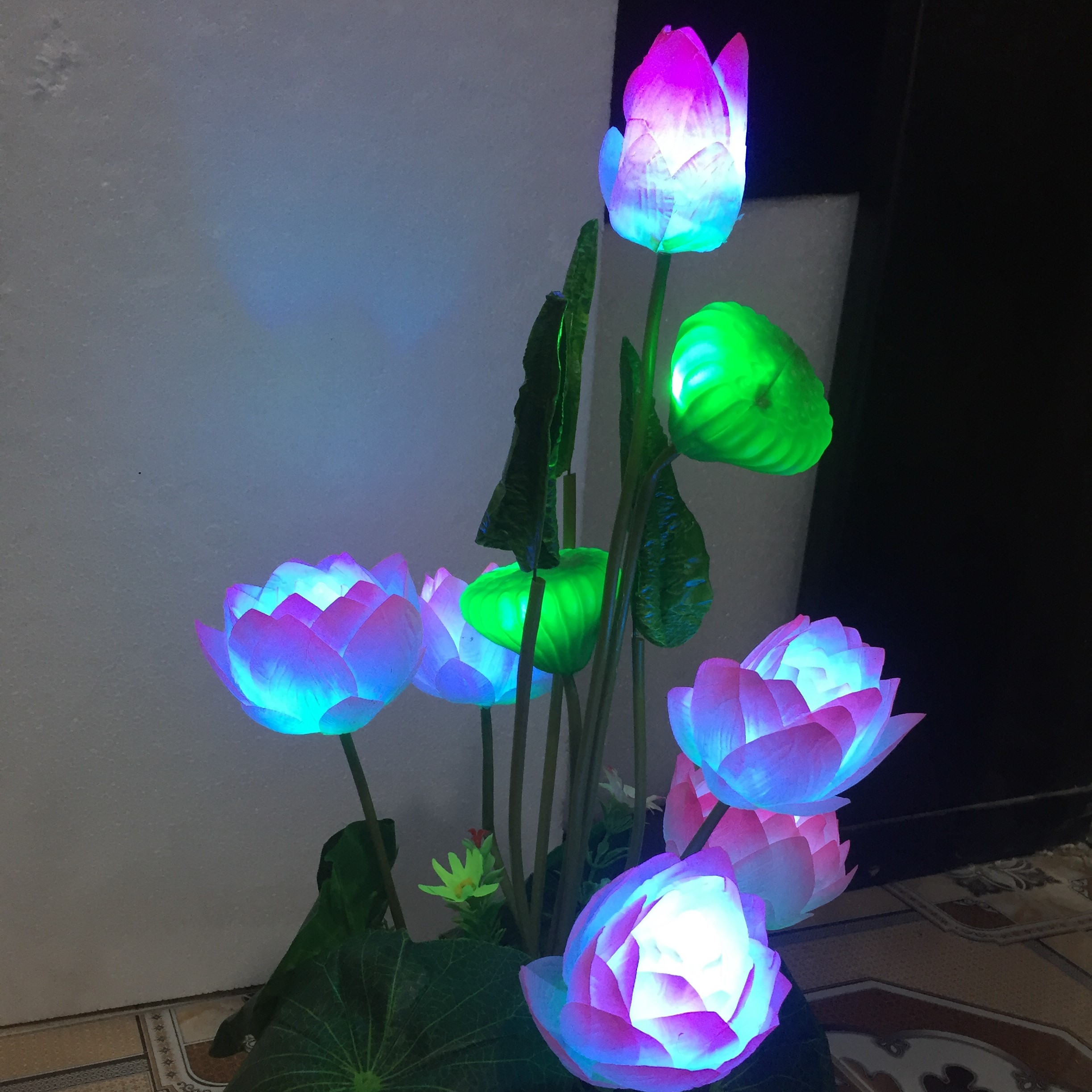 Hoa Sen Trang Trí - Hoa Sen Trang Trí Gắn Đèn 5 Bông Nở 3 Nụ