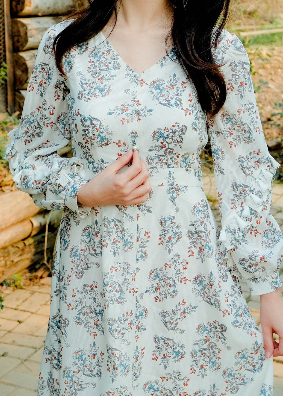 Váy thiết kế hoa trắng