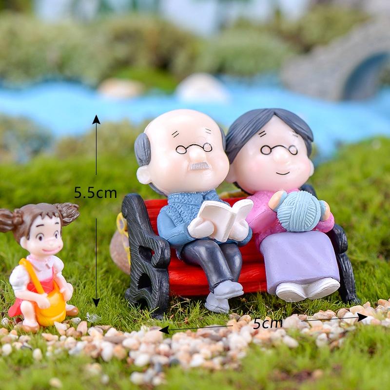 Mô hình tiểu cảnh ️ Cặp đôi ông bà lão ngồi ghế công viên trang trí tiểu cảnh, sen đá, sân vườn, terrarium