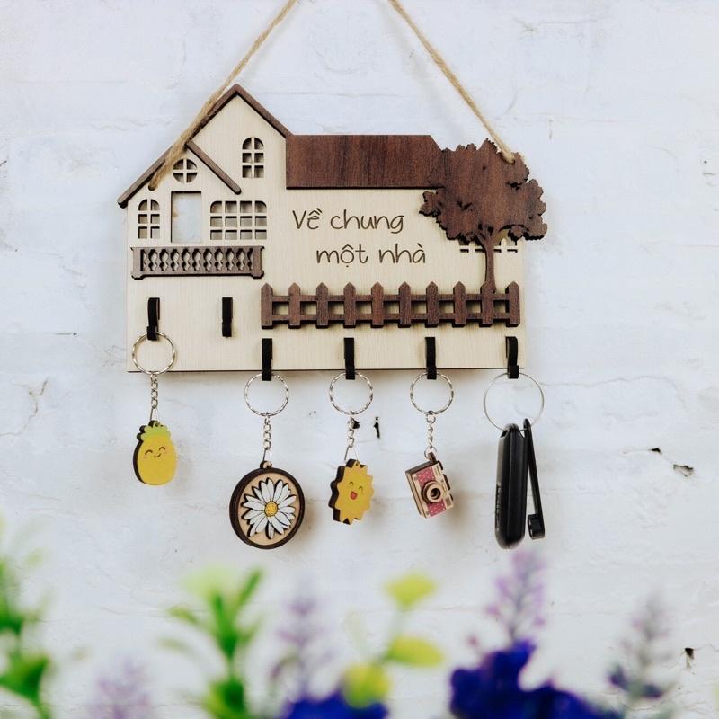 Bảng gỗ về chung một nhà có móc treo chìa khoá làm quà tặng tân gia quà cưới bằng gỗ cắt lazer bền đẹp với thời gian
