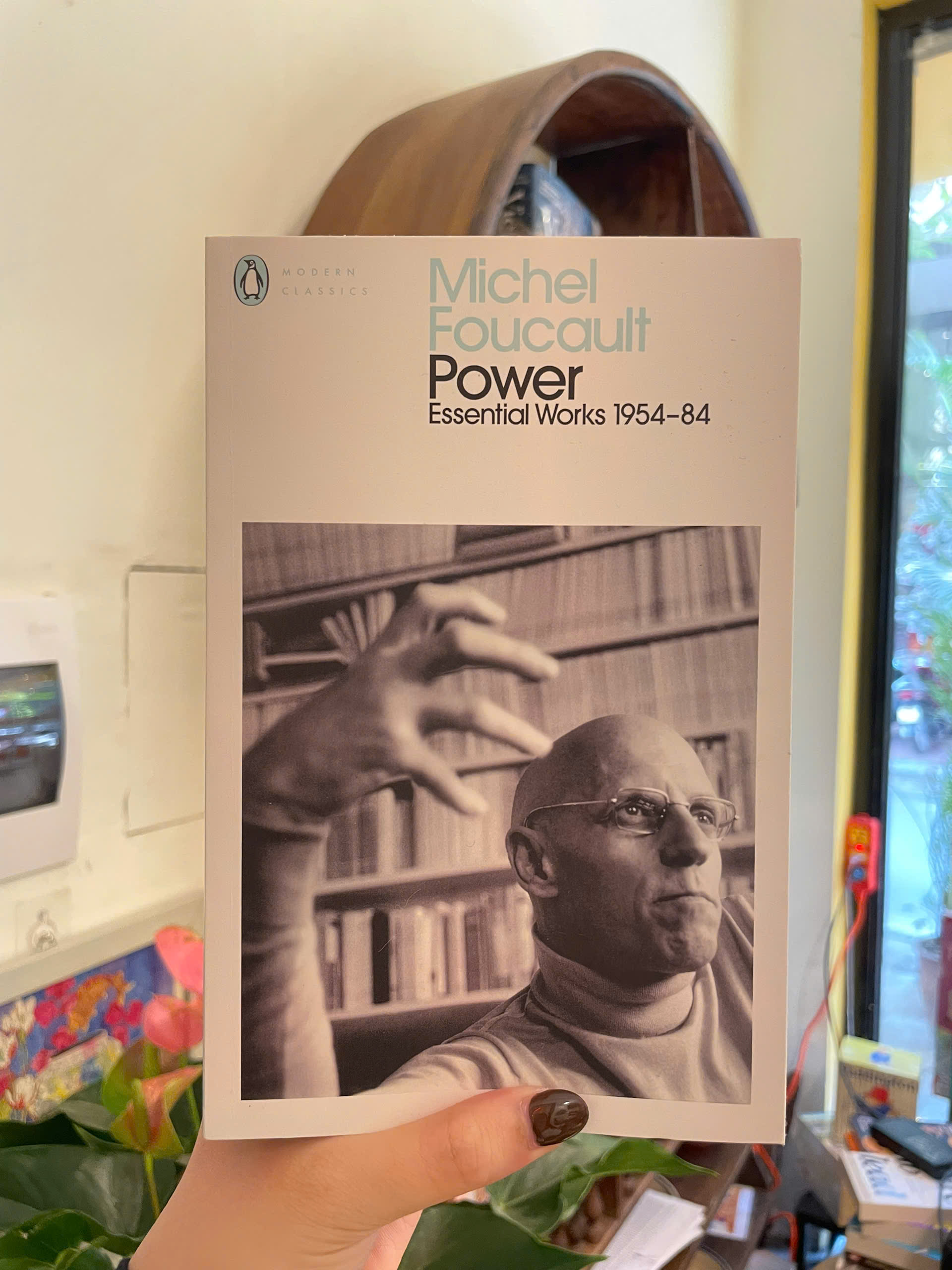 Sách - Power: Essential Works of Michel Foucault 1954-84| Philosophy / Ngoại văn Triết học Nhập khẩu