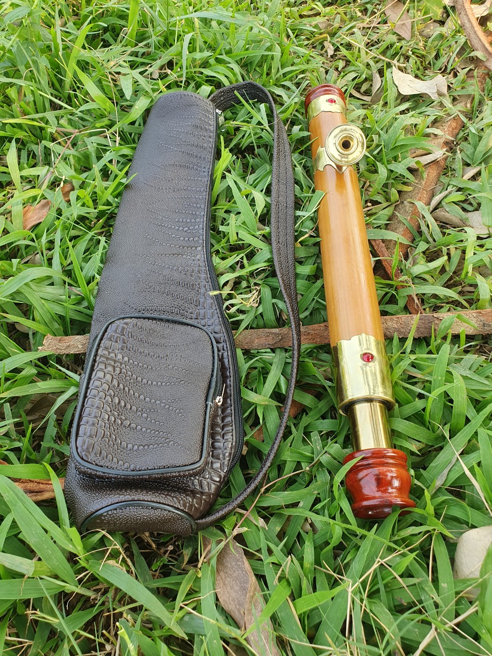Điếu rút biến hình đính mắt ngọc 45cm kèm bao da