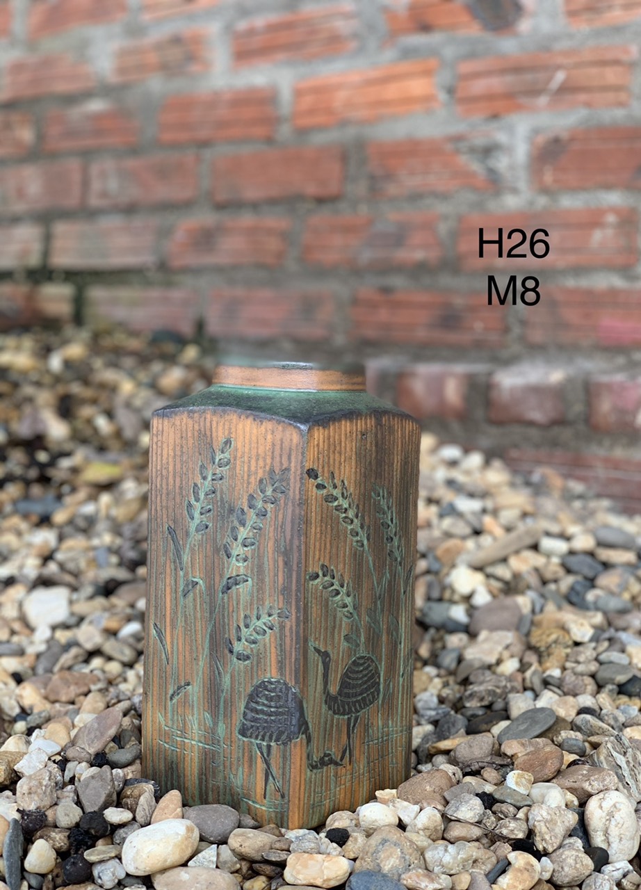 Bình DÁNG VUÔNG VỚI PHONG CÁCH NGHỆ THUẬT H28CM.