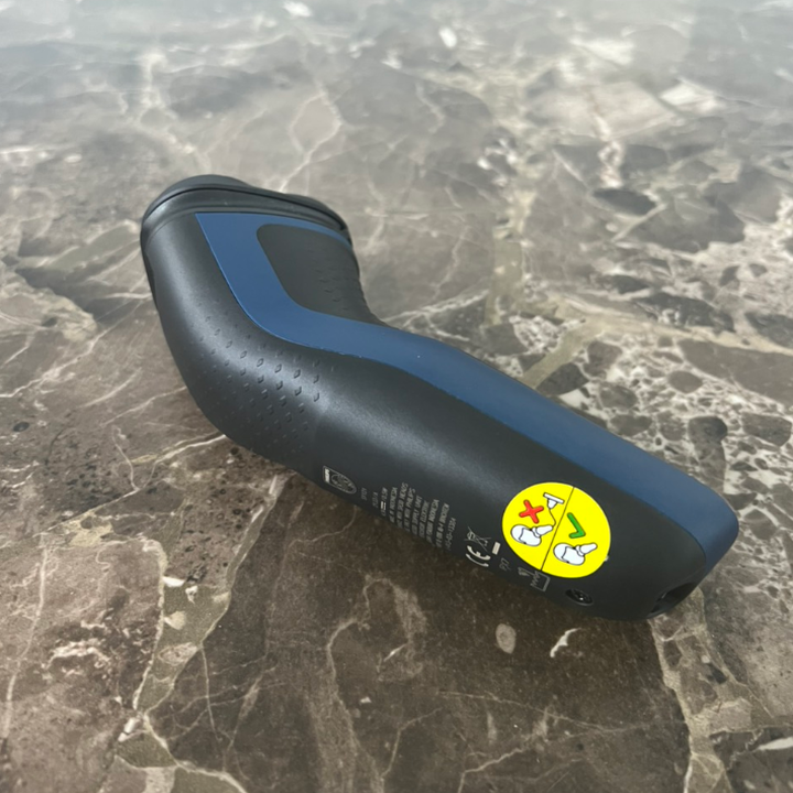 Máy Cạo Râu Thương Hiệu Cao Cấp Philips AquaTouch S1121 Hệ thống lưỡi cạo ComfortCut - HÀNG NHẬP KHẨU