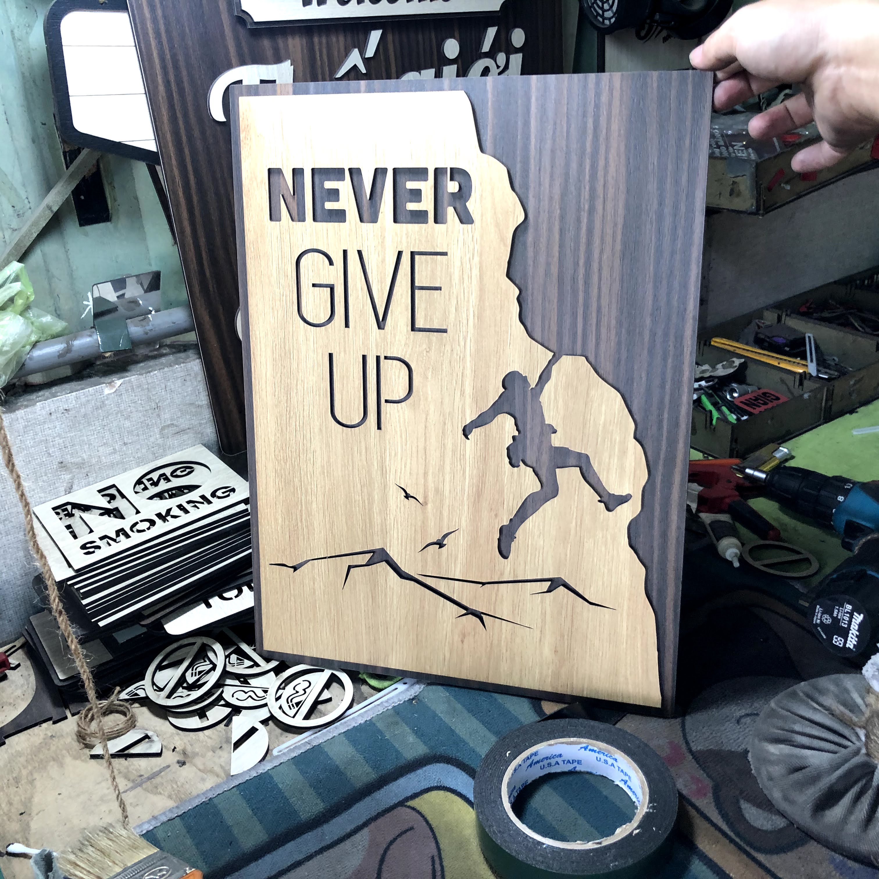 Inspirational Spirit Motto Painting: Never Give Up