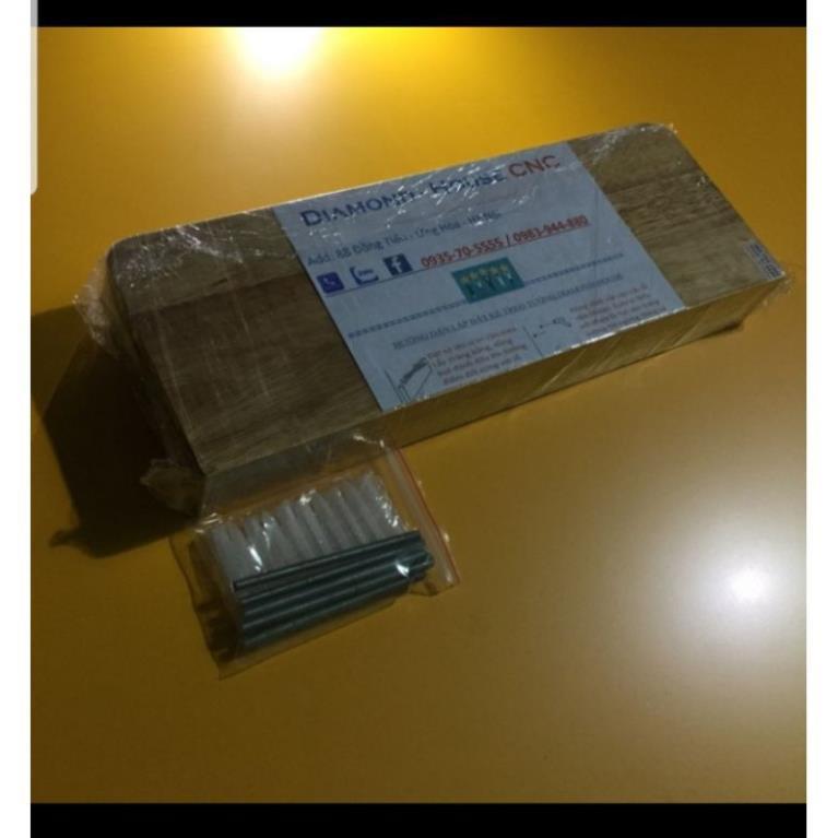 Tyren bắt kệ âm tường 1 cái