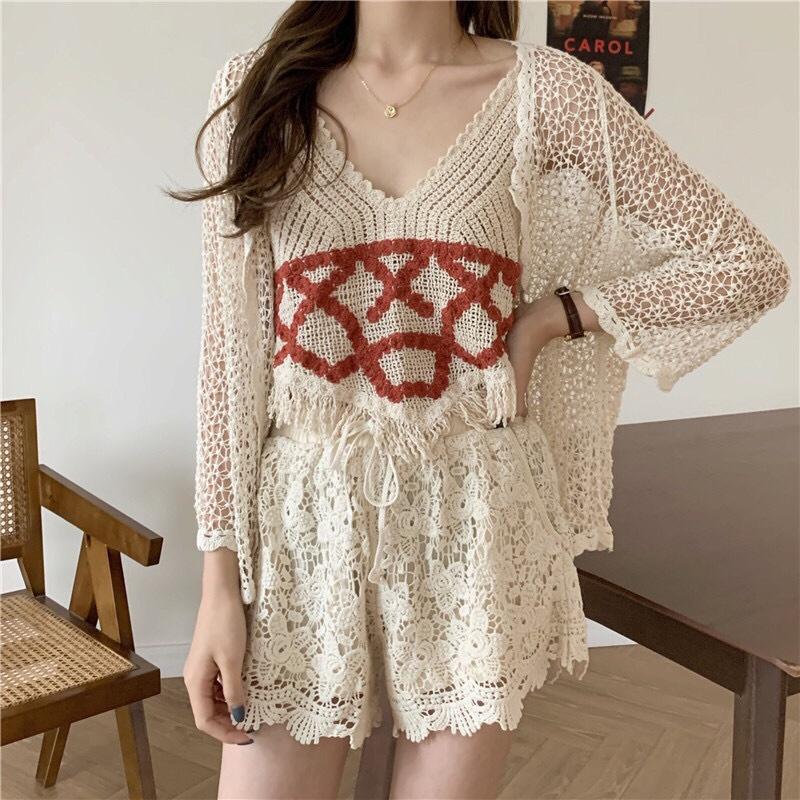 Set bikini ren đi biển 3 món gồm áo 2 dây sợi móc chữ X-áo choàng ren hạt-quần ren hoa