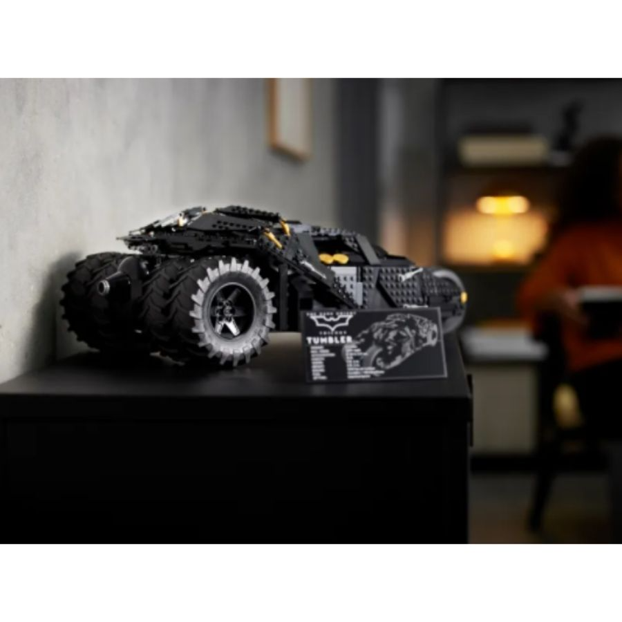 BỘ LẮP RÁP LEGO ADULTS 76240 SIÊU XE CHIẾN ĐẤU BATMOBILE TUMBLER