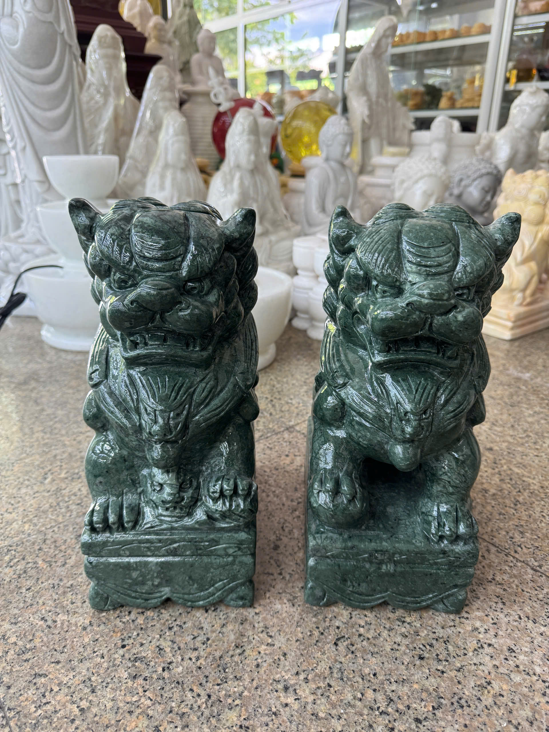 Cặp tượng Kỳ Lân phong thủy đá ngọc Ấn Độ gác cổng, trang trí bàn thờ thần tài - Cao 30 cm