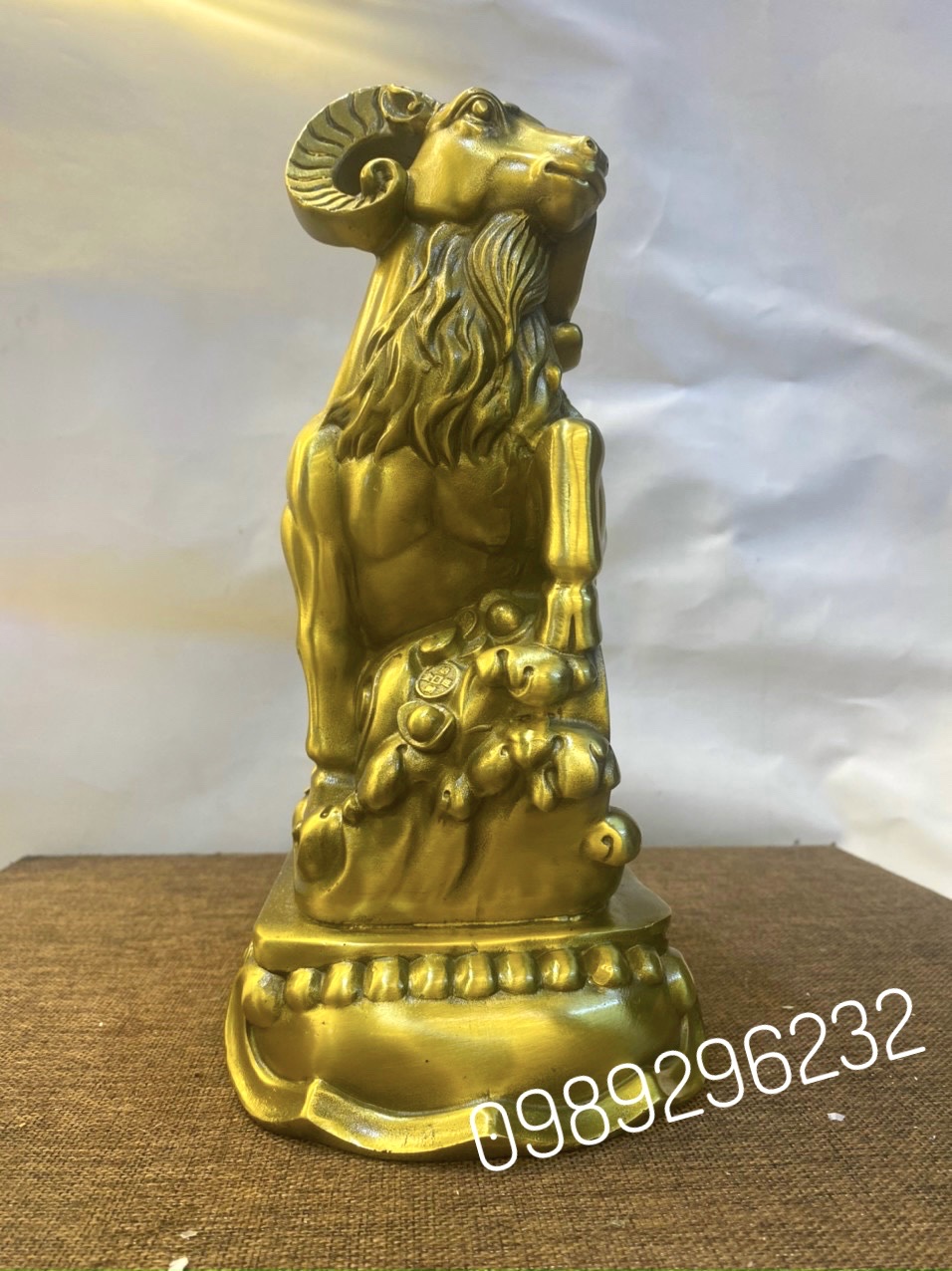 Tượng Dê ngậm dây tiền như ý bằng đồng vàng cao 24cm - tượng dê tài lộc
