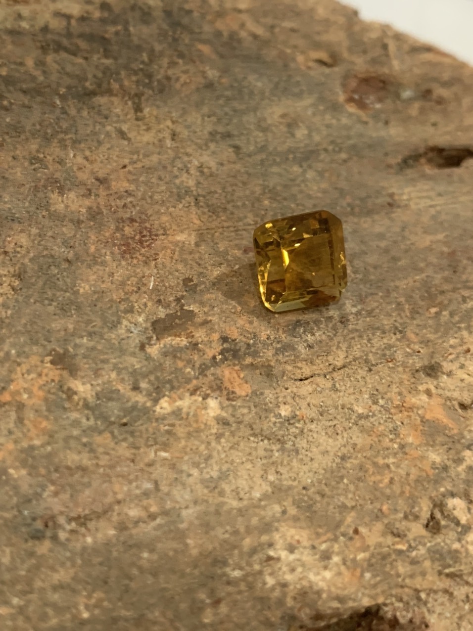 Viên đá thạch anh vàng (Citrine) thiên nhiên_HA-G000512