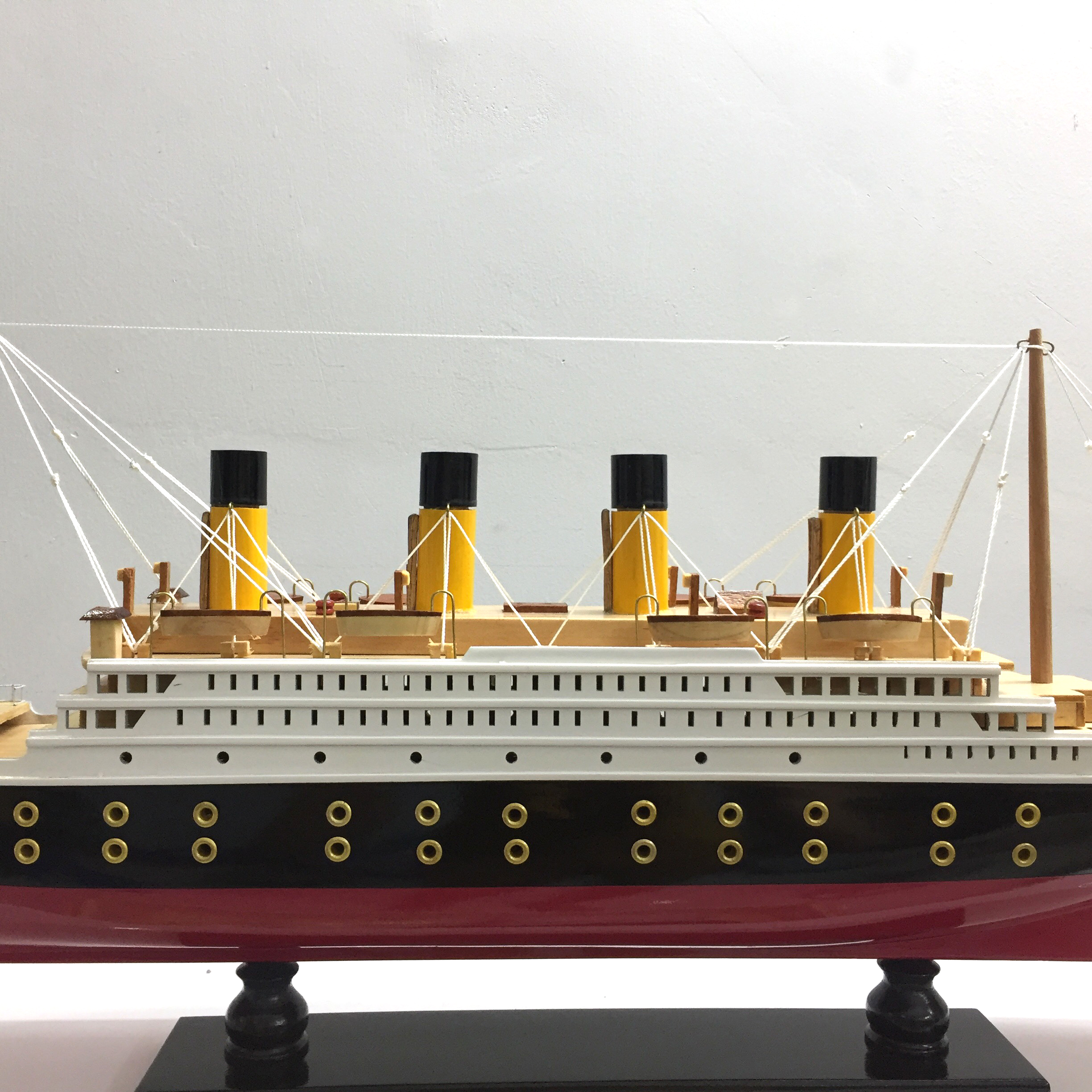 Mô Hình Du Thuyền Gỗ RMS Titanic (Thân 60cm - Gỗ Sơn)