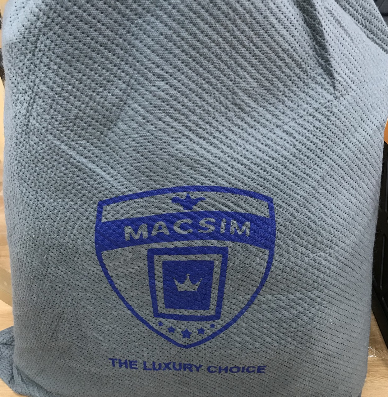 Bạt phủ ô tô chất liệu vải không dệt 3 lớp cao cấp thương hiệu MACSIM cho xe ô tô Mercedes E- màu ghi