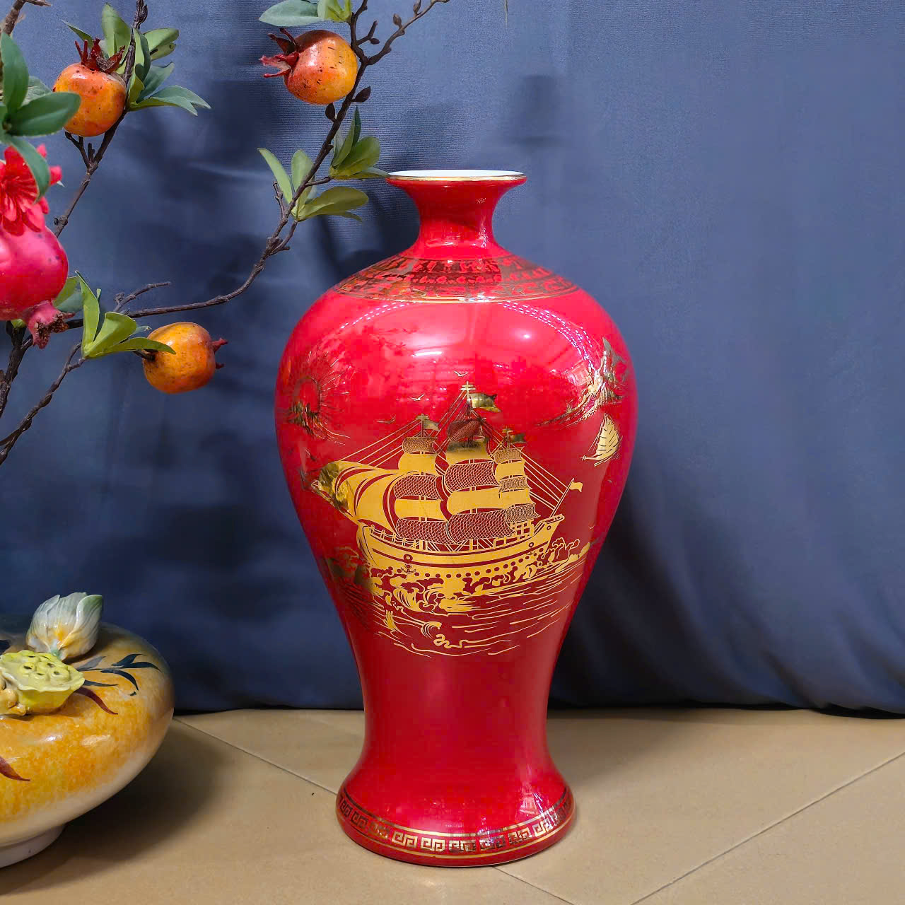 Mai bình tích lộc thuận buồm xuôi gió vẽ vàng 18k gốm sứ Bát Tràng (cao36cm)