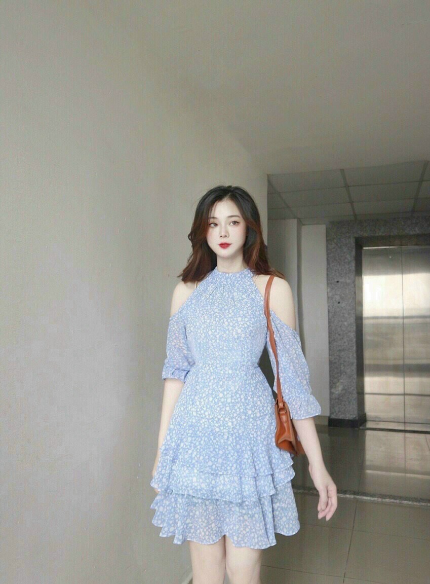 Đầm hoa nhí xanh dương khoét vai, Đầm hoa cổ yếm Cao Cấp tay dài dáng xòe xếp tầng đi chơi dự tiệc MiNhi