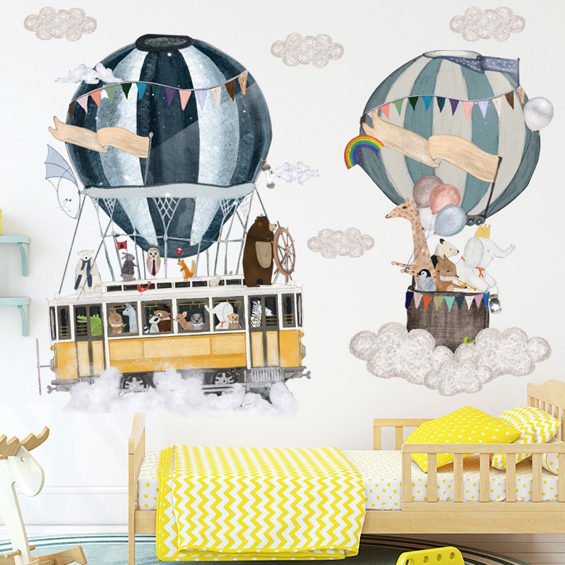 Decal trang trí tường - Khinh khí cầu chở những người bạn