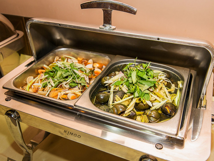 Buffet cuá»i tuần á»c và hải sản tại Khách sạn Sà i Gòn