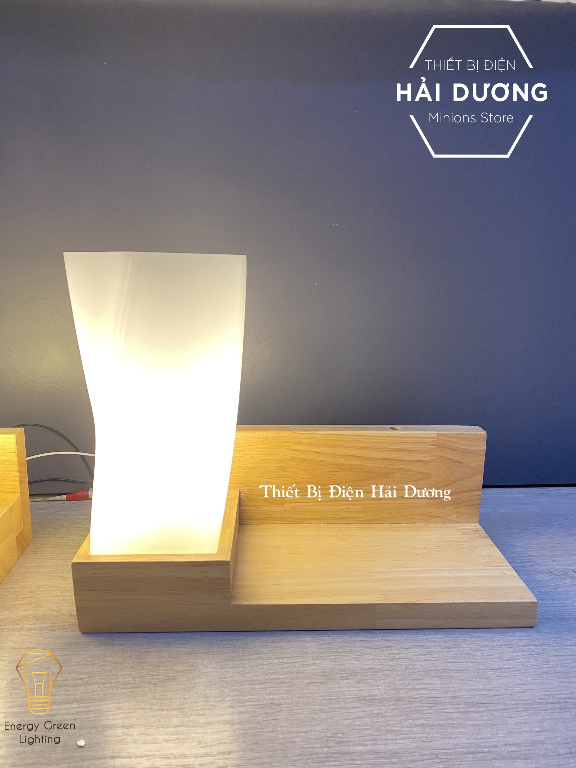 Đèn Tường Kệ Gỗ Chao Thủy Tinh Hiện Đại DT-3024 - Trang Trí Căn Phòng - Đã Bao Gồm Bóng LED - Có Video
