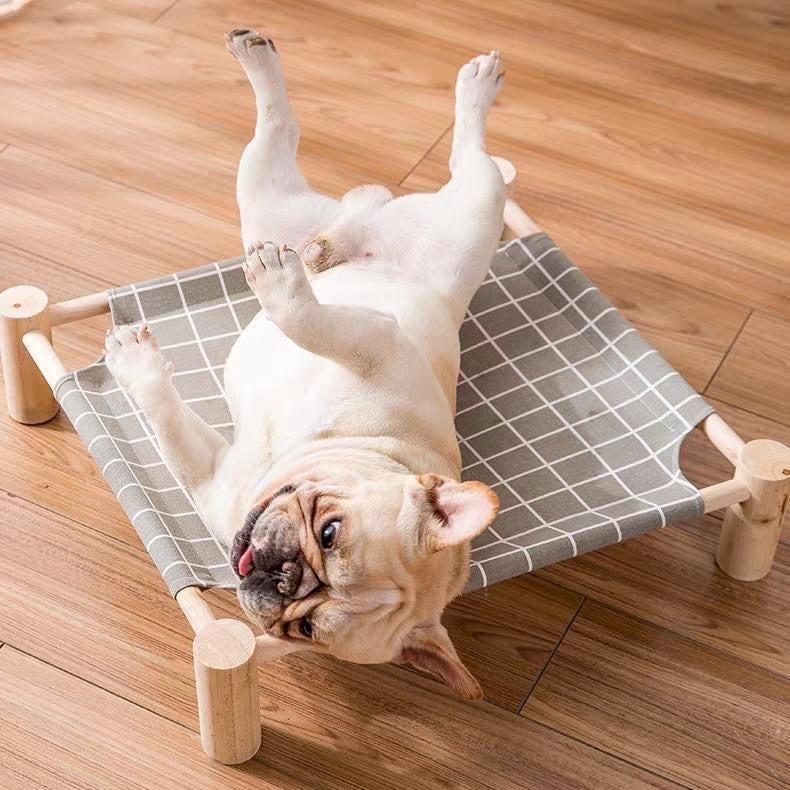 Giường gỗ cho thú cưng kèm vải thoáng khí giúp thú cưng thoải mái khi sử dụng