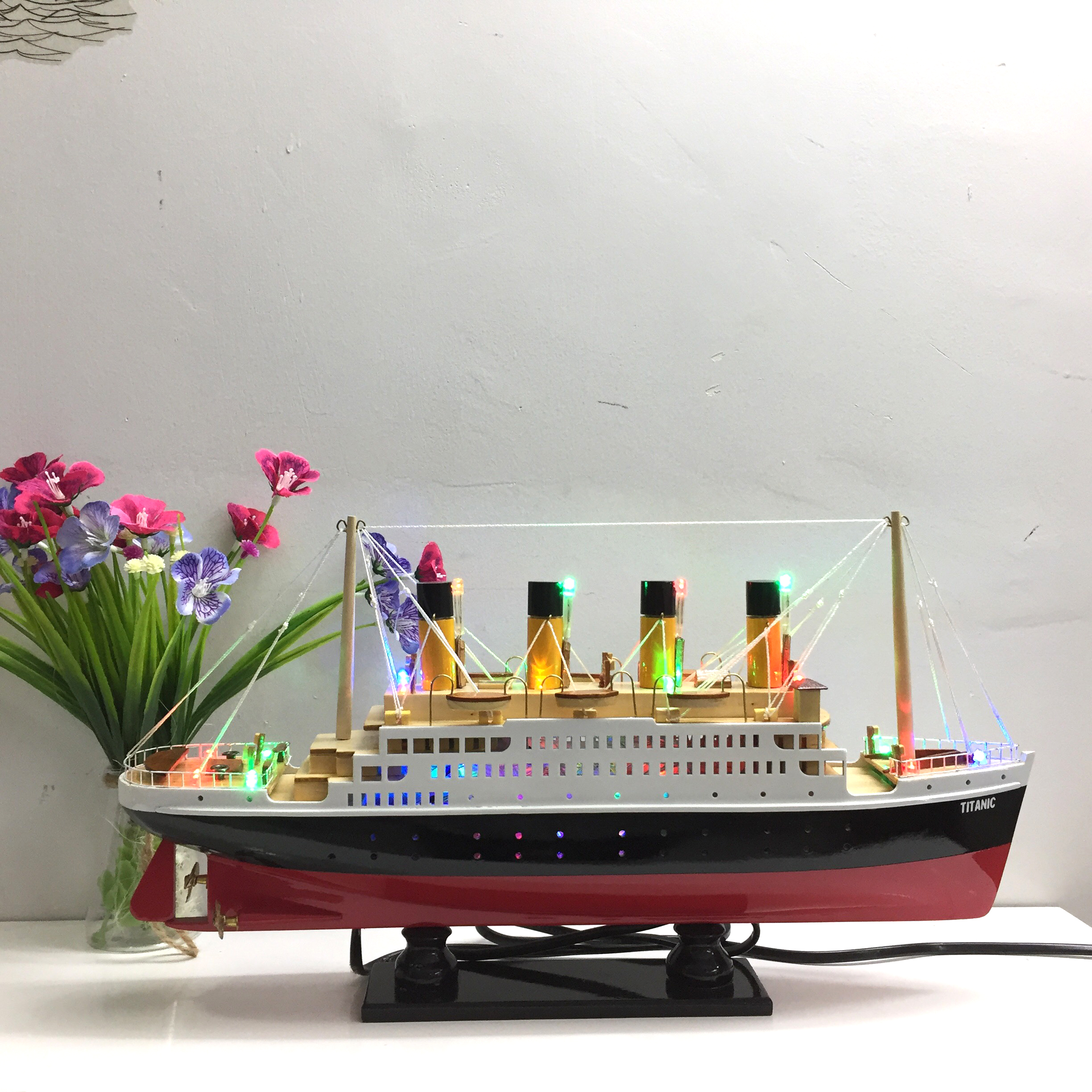 Mô hình du thuyền gỗ RMS Titanic
