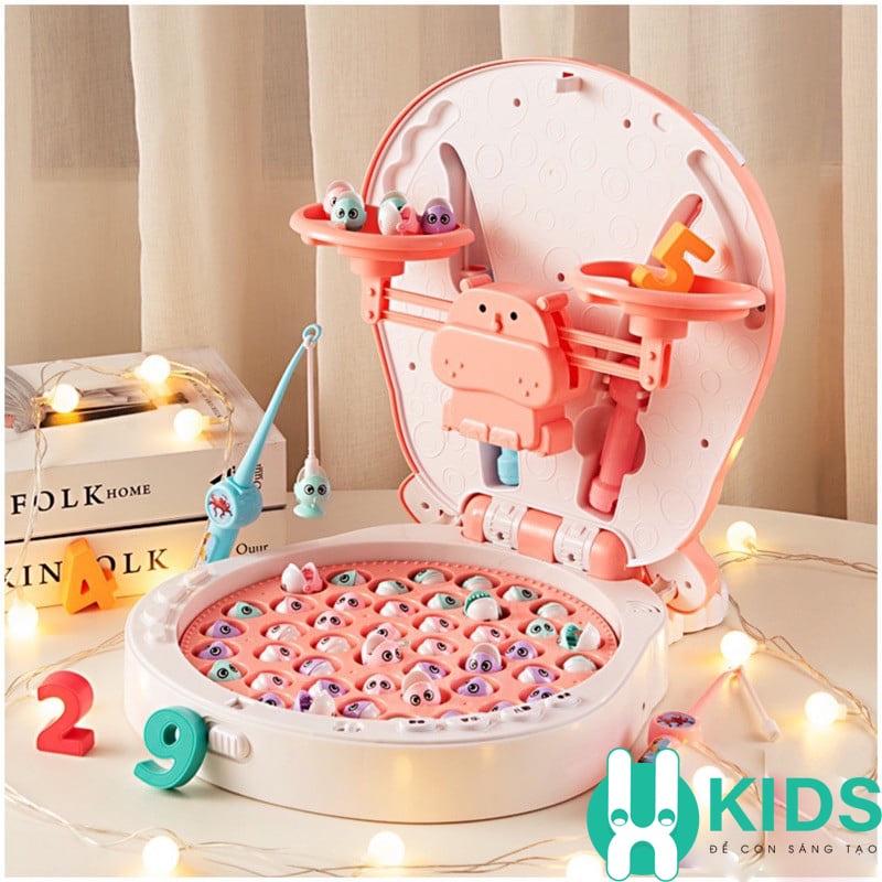 Đồ Chơi Câu Cá Nam Châm kèm cân toán học có phát nhạc Tiếng Anh, thẻ bảng chữ số, sạc pin bằng USB và 45 cá nhỏ