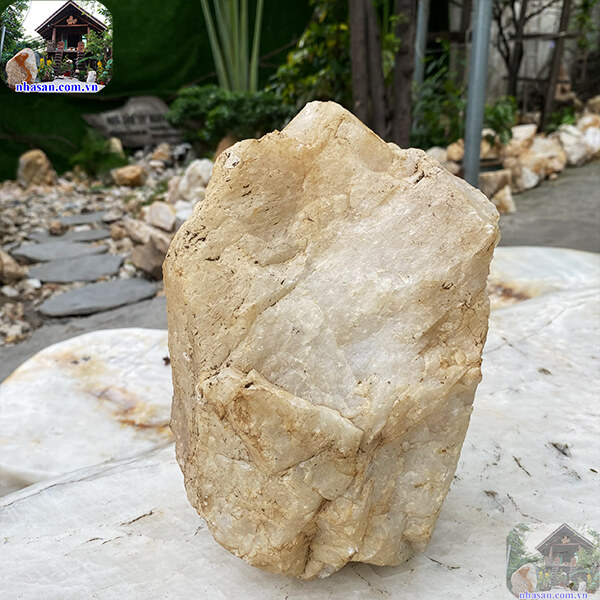 Đá thạch anh thô đẹp 6.8 Kg - Tăng cường năng lượng tích cực cho gia đình bạn