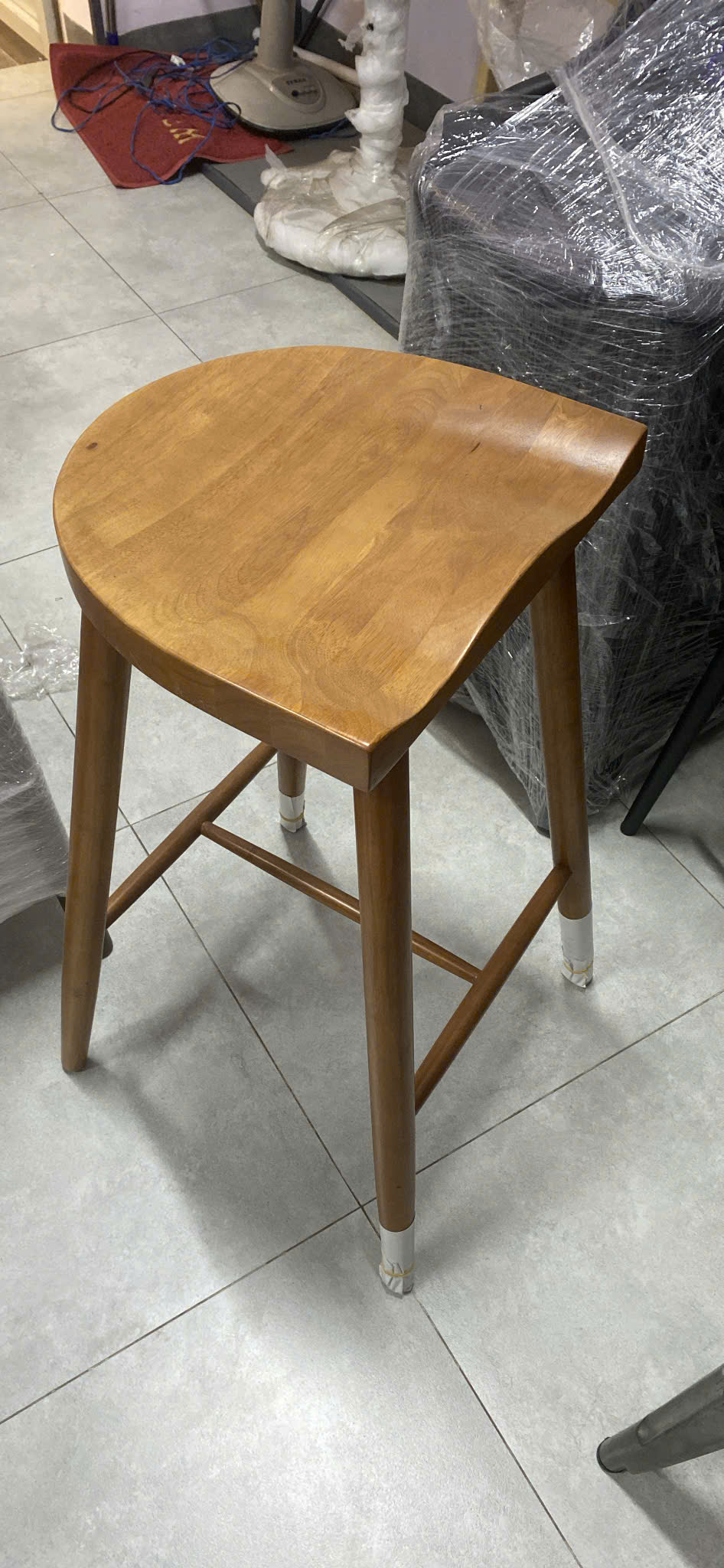 Ghế gỗ quầy bar màu walnut CB Nemo-75W Nội thất Capta Ghế lễ tân cao 75cm gỗ cao su sơn màu walnut chân cố định