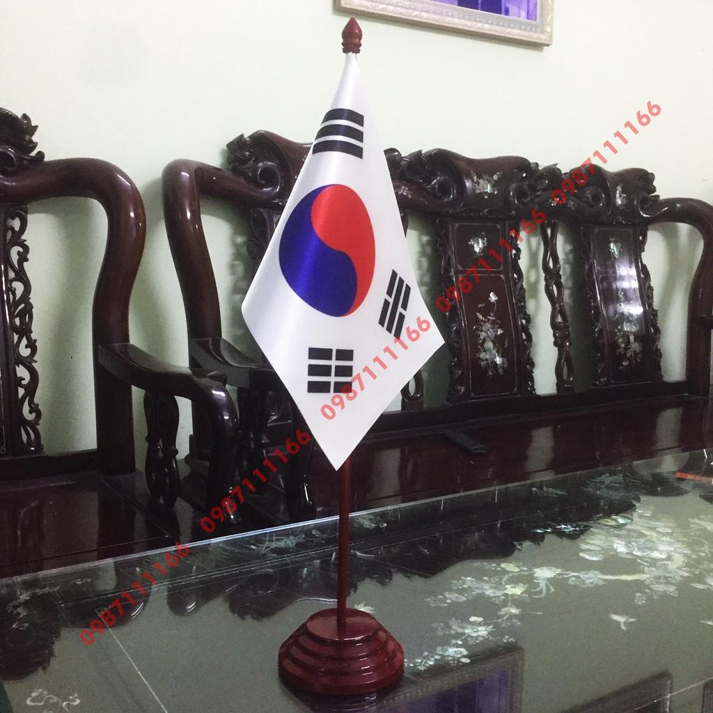Cờ Để Bàn Đế gỗ Cắm 1 cờ Hàn Quốc In Kỹ Thuật Số
