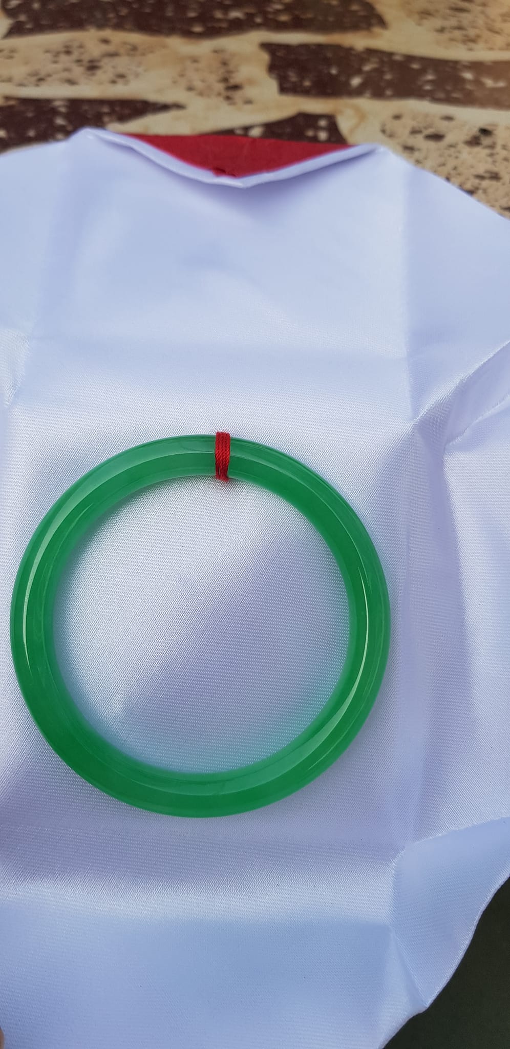 Vòng cẩm thạch Mới Vòng Lý T 52mm x7mm Vòng Xanh lá Đều tươi 52kg - 56kg Nữ mệnh Mộc mệnh Hỏa Thủy đeo ạ