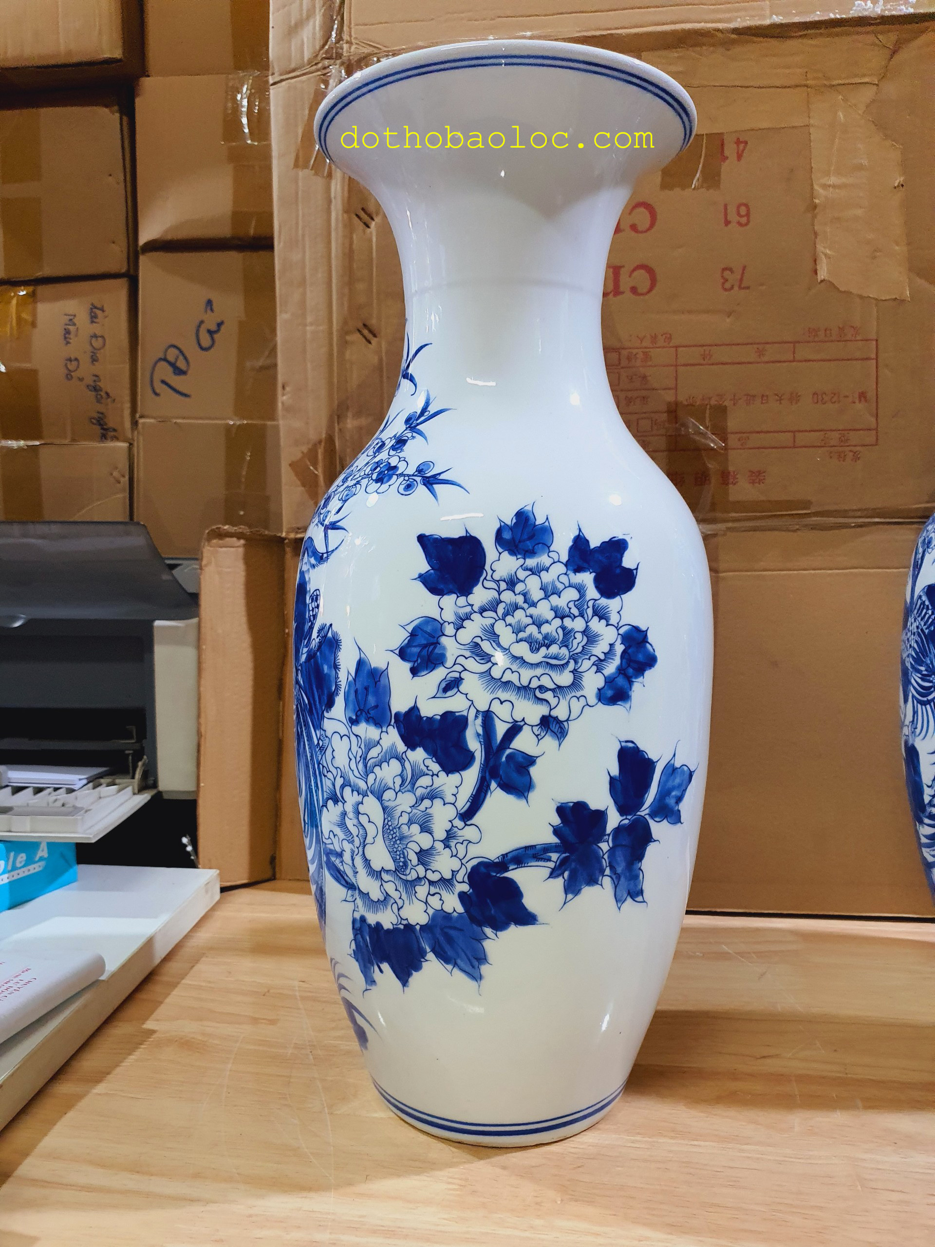 Lục bình gốm Bát Tràng hình hoa mẫu đơn cao 52cm