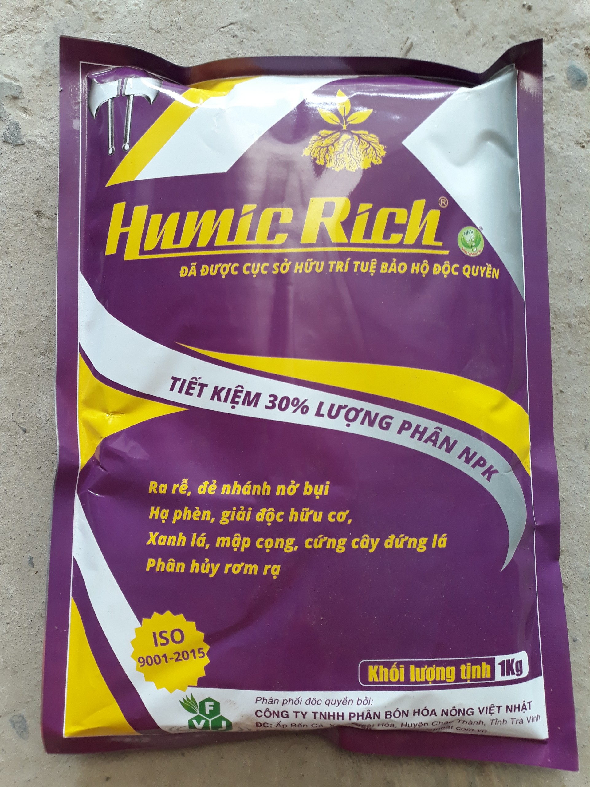 Phân bón Humic Rich cao cấp nguyên liệu ngoại nhập gói 1kg - Ra rễ, nở bụi, hạ phèn, xanh lá, cứng cây