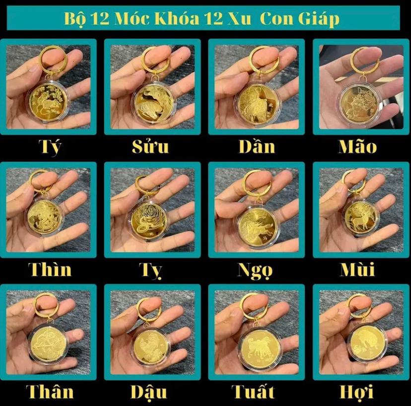 Lì xì đỏ Móc Khóa Đồng Xu Khắc Hình 12 Con Giáp Phong Thủy May Mắn, Chất Liệu Niken Mạ Vàng Sáng Bóng LGLSC000254