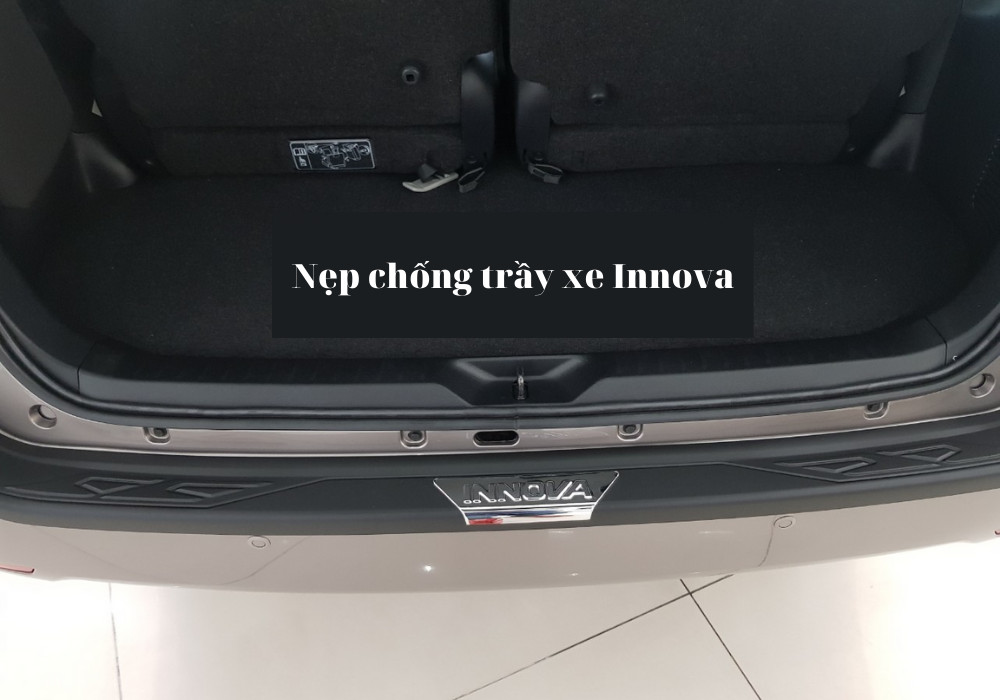 Nẹp Chống Trầy Cốp Sau Xe Bằng Nhựa ABS Dành Cho Xe Innova Đờii 2017 - 2019