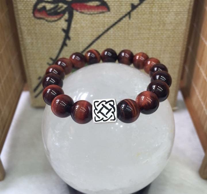 Vòng tay phong thủy đá Mắt Hổ Đỏ 10 ly mix Charm Bạc 925