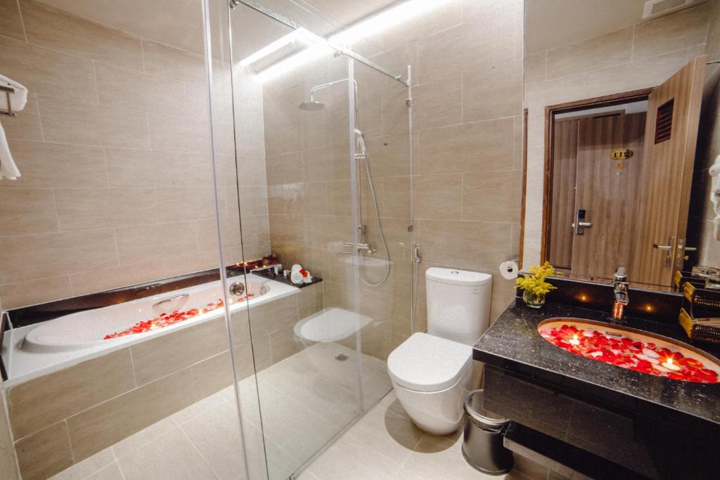 Combo 4N3D KS Rum Vang II Hotel Đà Lạt 3 Sao: VMB khứ hồi Hà Nội - Đà Lạt + Phòng Tiêu Chuẩn + Ăn sáng