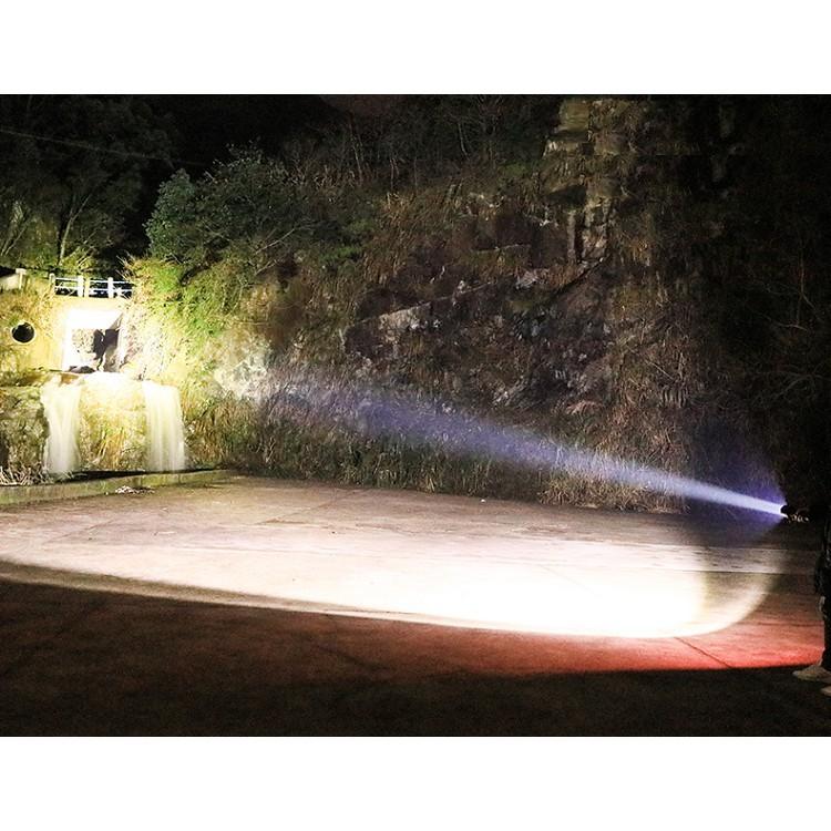 Đèn pin siêu sáng Led P70 A18 - CHIẾU XA ĐẾN HÀNG TRĂM MÉT