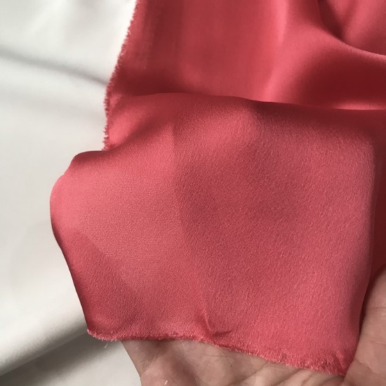 Lụa Tằm Đỏ Hồng Mặt Bóng Khổ 1m55 - Chất Rũ, Mịn, Co Giãn - May Áo Dài - Đầm - Bộ, Áo Kiểu