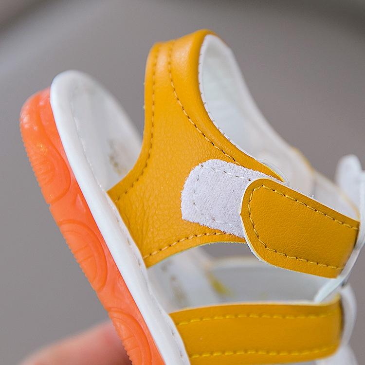 Sandal Tập Đi Cho Bé Trai Bé Gái Phát Tiếng Kêu Đế Mềm Chống Trơn Trượt Phong Cách Hàn Quốc D51